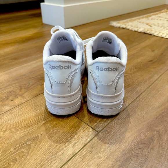 Reebok women’s size 9 white ‘Club C’ platform sneakers - Picture 2 of 4